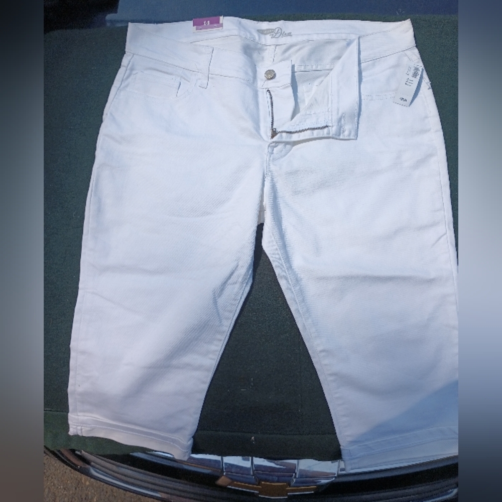 Old Navy White Capris